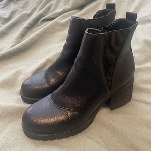 MIA Jody ribbed block heel Chelsea boot, size 10
